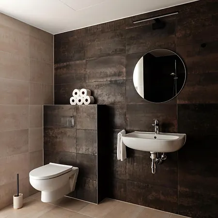 W In Harbour District, Free Parking Apartment